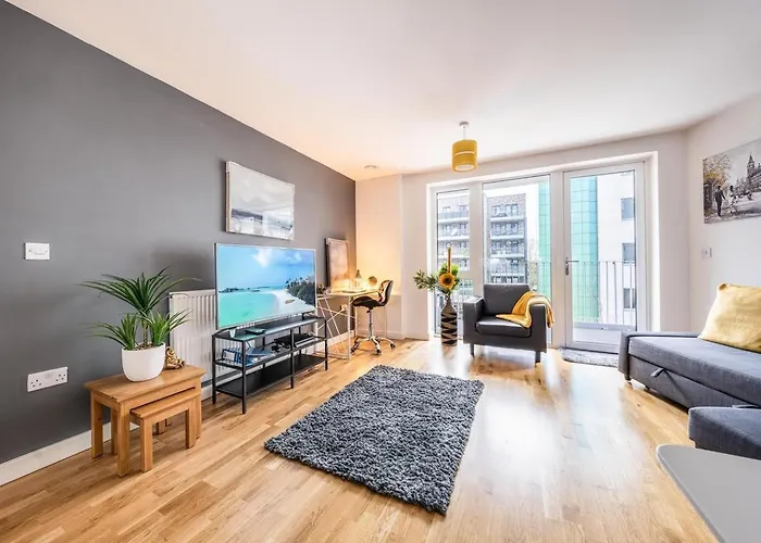 2Bed 2Bath Near Windsor