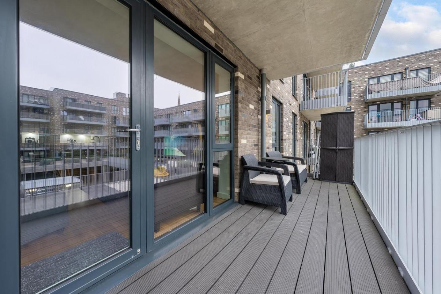 2bed 2bath Near