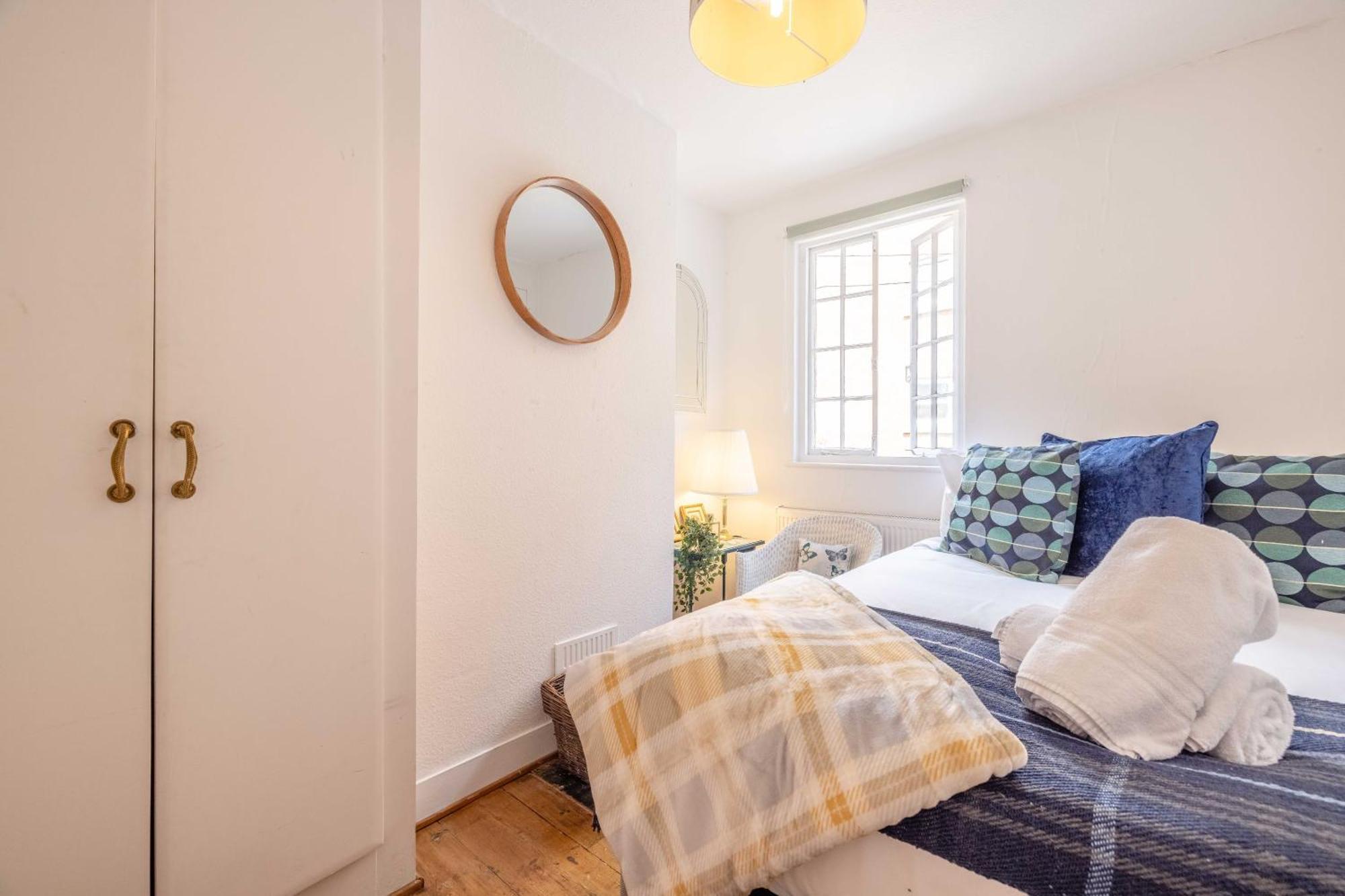 2Bed 2Bath Near Windsor *