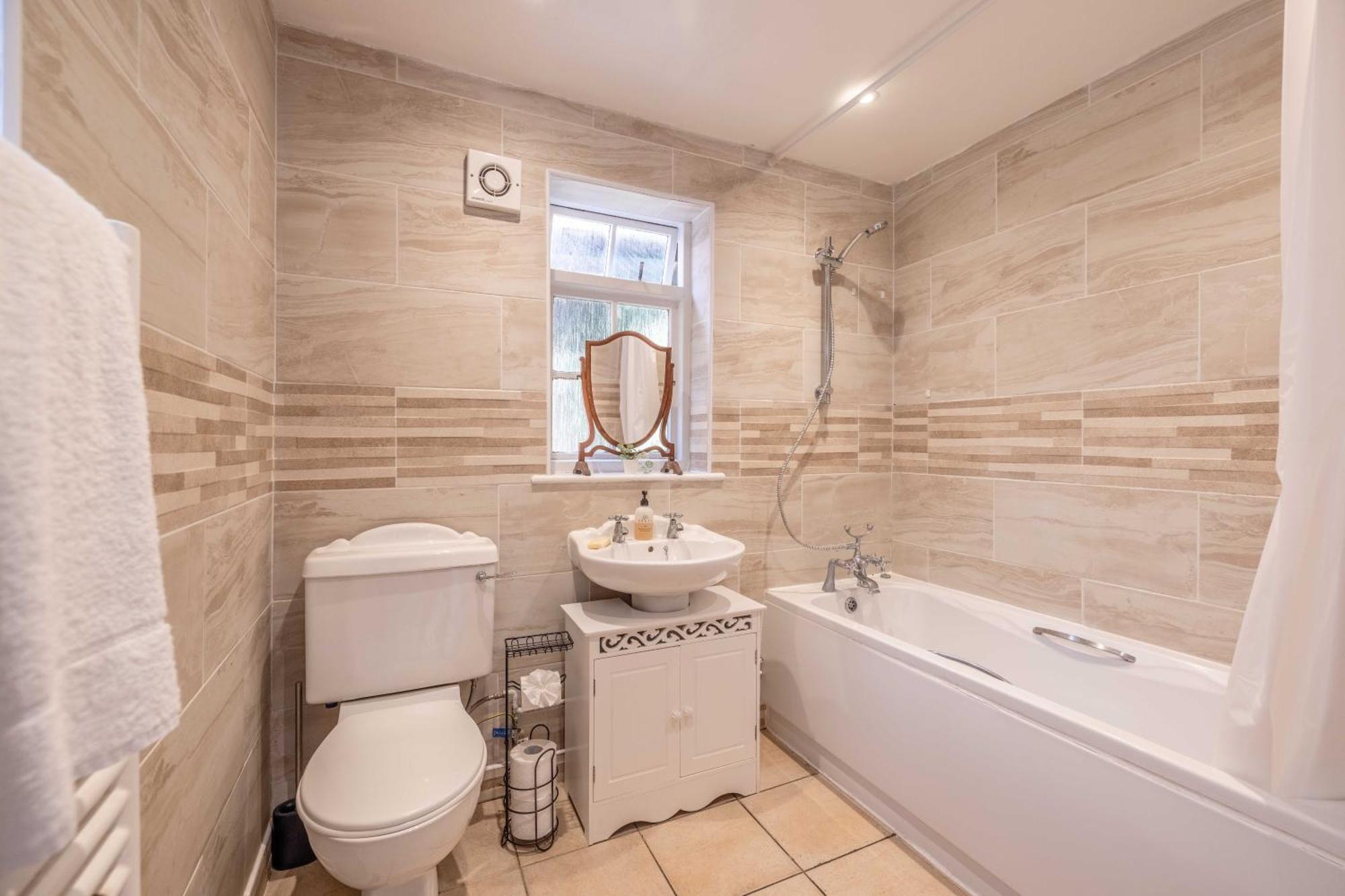 2Bed 2Bath Near Windsor * Windsor