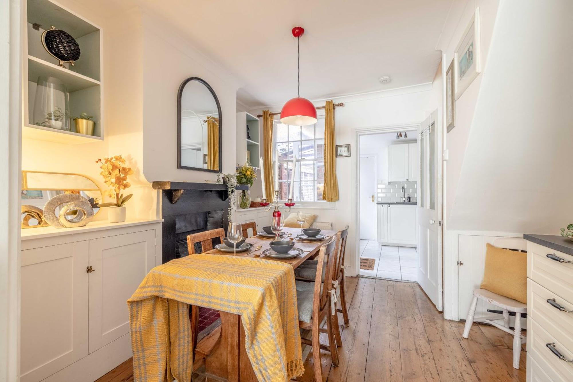 Villa 2Bed 2Bath Near Windsor