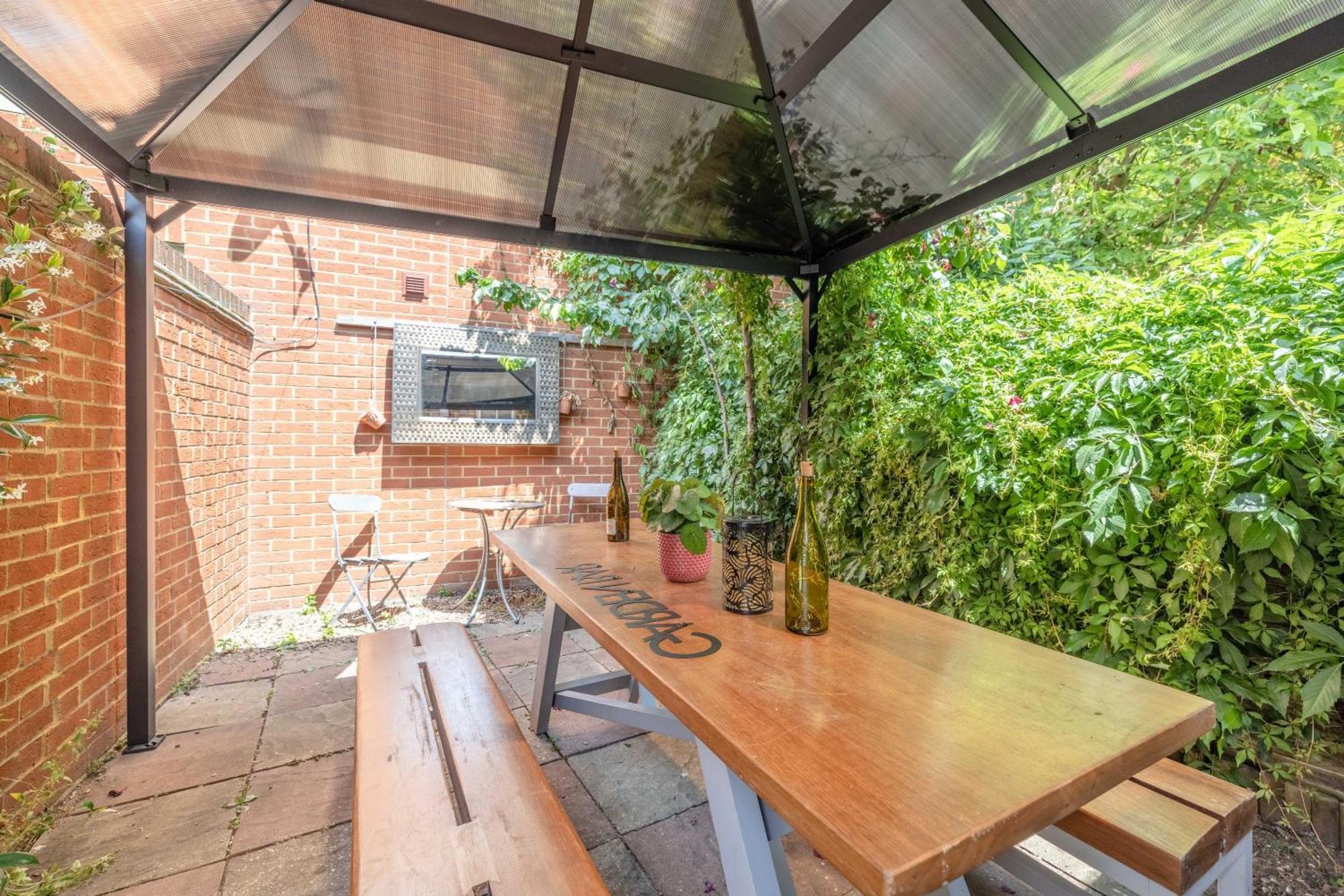 Villa 2Bed 2Bath Near Windsor Windsor